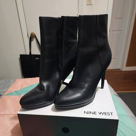 Nine West - Picture 1 of 4